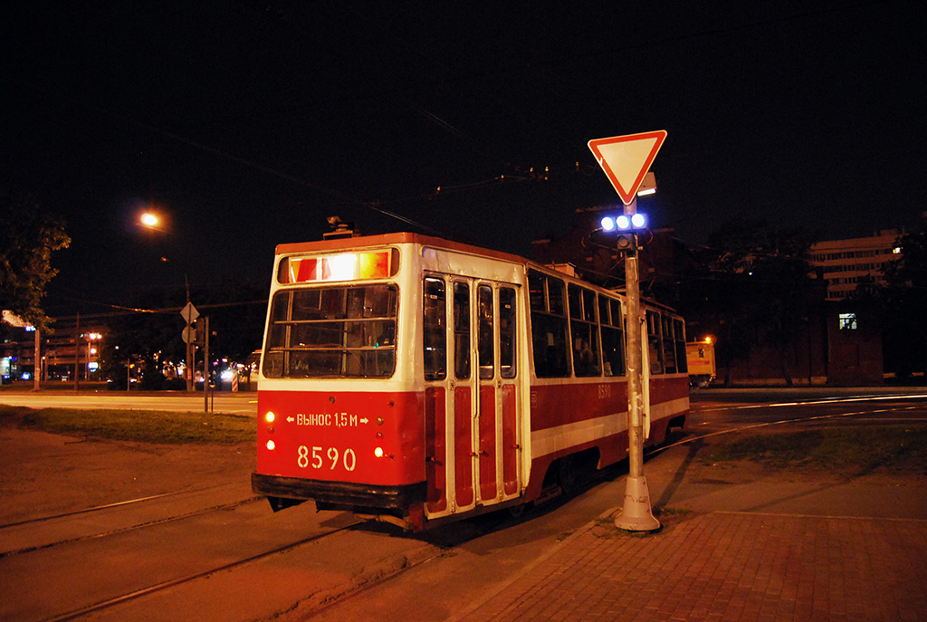 Санкт-Петербург, ЛМ-68М № 8590