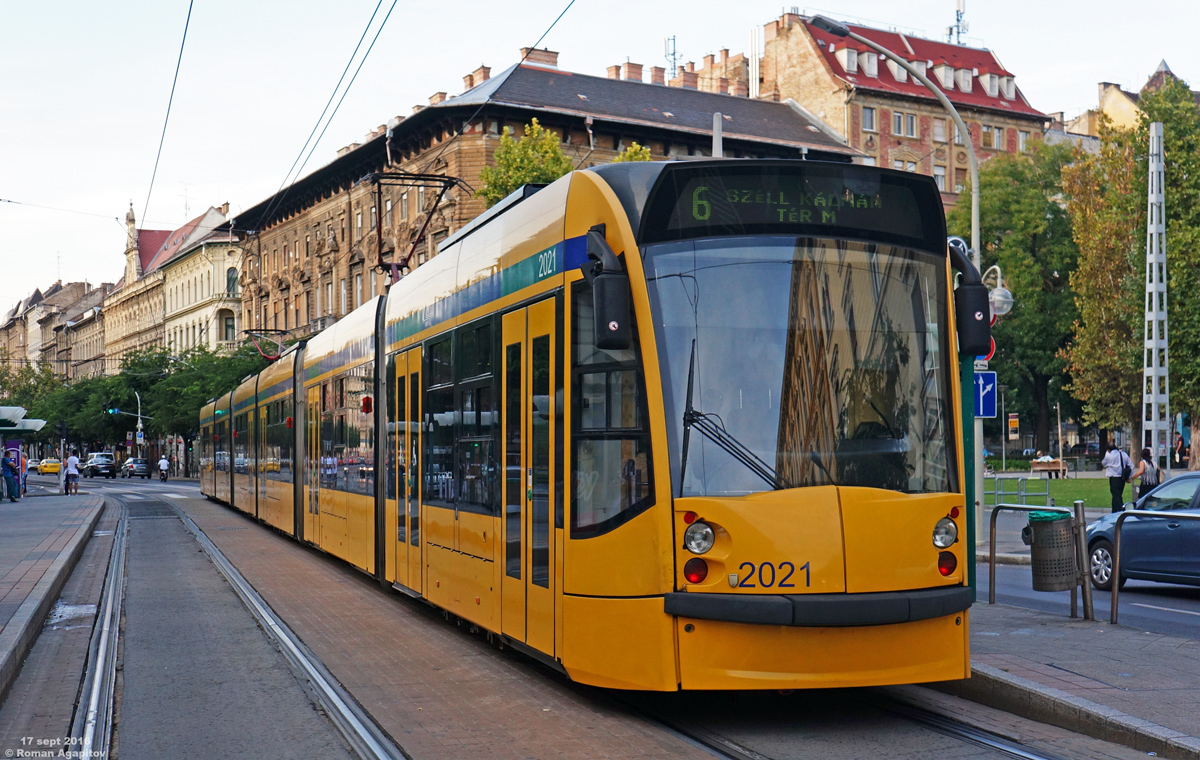Будапешт, Siemens Combino Supra NF12B № 2021
